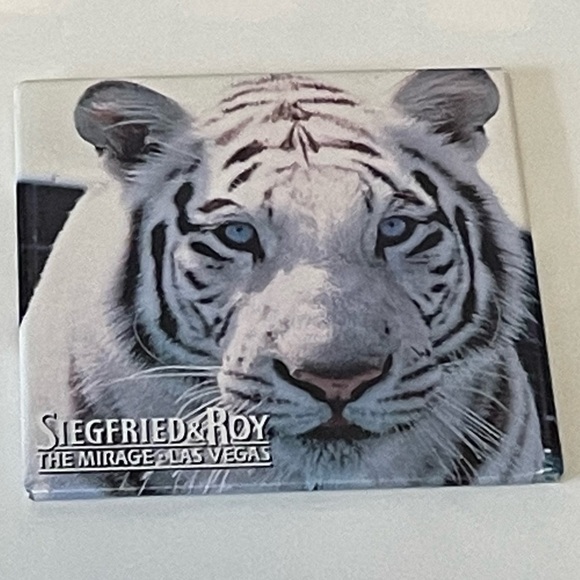 Siegfried & Roy White Tiger Fridge Magnet - Picture 7 of 7